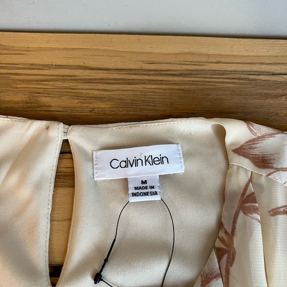 NWT Calvin Klein top size Medium - Picture 6 of 8